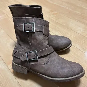 브라운 버클 부티