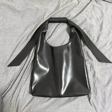 [ 오늘 한정 가격 ] HARE 합성 가죽 쇼핑백 토트백 블랙