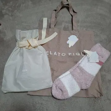 젤라또피케 토트백과 양말