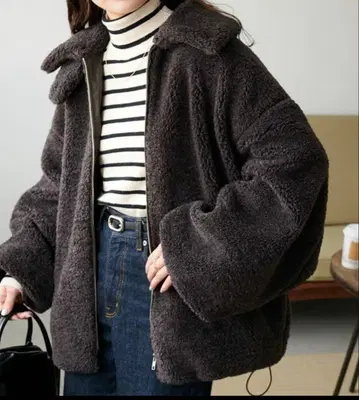 Discoat 컬리 퍼 스탠드 블루종 브라운