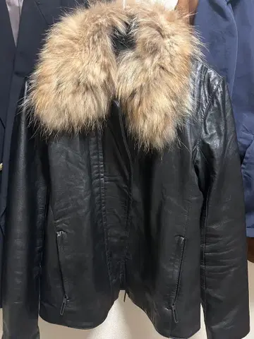 오타니 히카루 퍼 달린 블랙 가죽 자켓