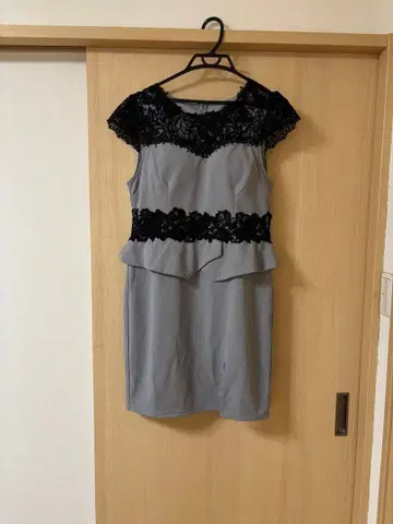 tika 그레이 페플럼 드레스 레이스