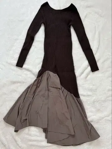 [ 새상품급 ] 프레이 아이디 비대칭 절개 리브 니트 콤비 원피스