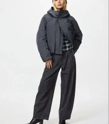 택 포함 새상품 유니클로 배기 커브 청바지 24 (61cm) 다크 그레이