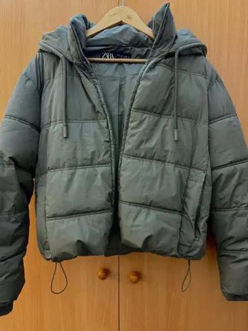 ZARA 올리브 그린 다운 자켓