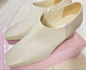 새상품급! 다이애나 아이보리 부티 펌프스 24.5