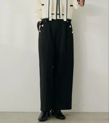 내추럴 꾸뛰르 세트 페어 팔크로 한정판 사이드 버튼 팬츠 블랙