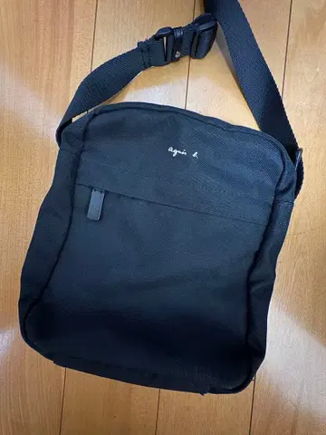 아네스 베 블랙 숄더백