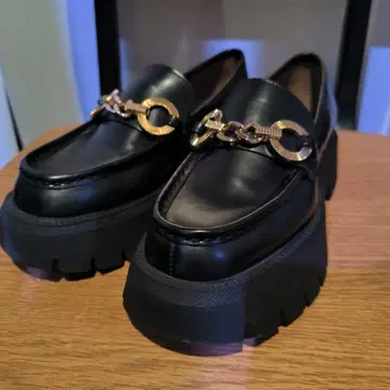 자라 비트 로퍼 블랙 통굽