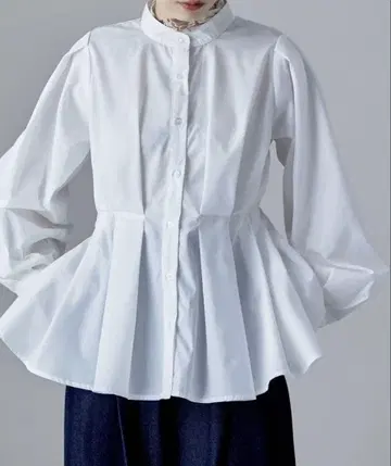 플레어 허리턱 스탠드 블라우스 화이트