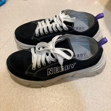 NERDY 스웨이드 통굽 스니커즈 블랙