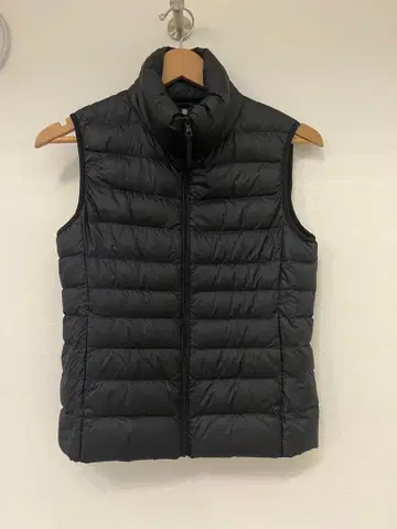 새상품급 UNIQLO 울트라 라이트 다운 베스트 S 사이즈 블랙