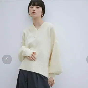 ADAM ET ROPE. 아이보리 V넥 스웨터