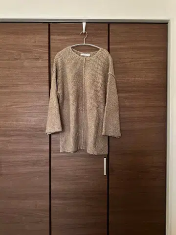 베이지 니트 스웨터 긴팔