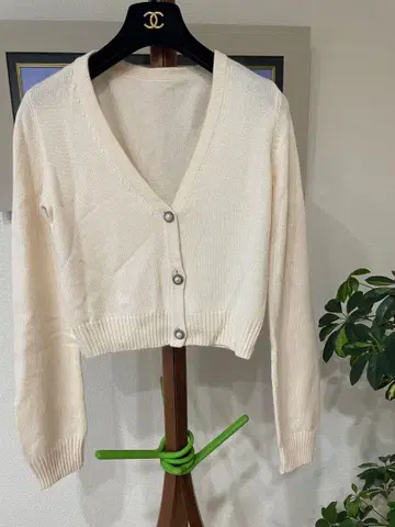 FOXEY 캐시미어 100% 진주 버튼 가디건 사이즈 38