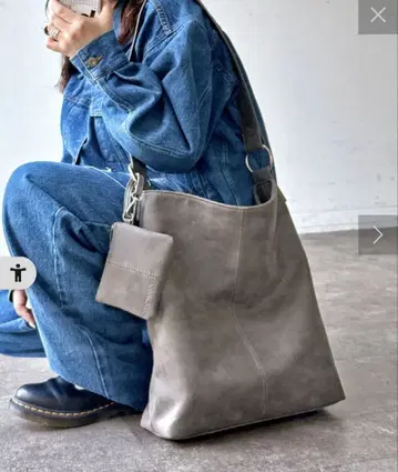 CPCM 스웨이드라이크 숄더백 차콜 그레이