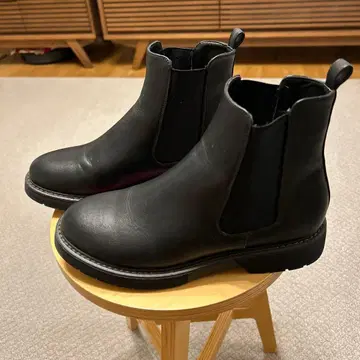 어스뮤직에코로지 블랙 가죽 사이드 고어 부츠