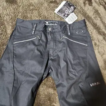 Oakley 블랙 지퍼 포켓 팬츠