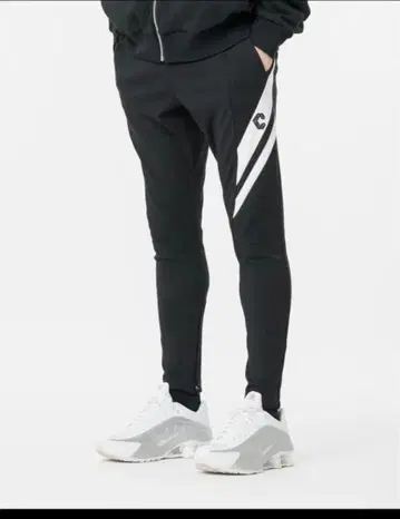 블랙 사이드 스트라이프 조거 팬츠