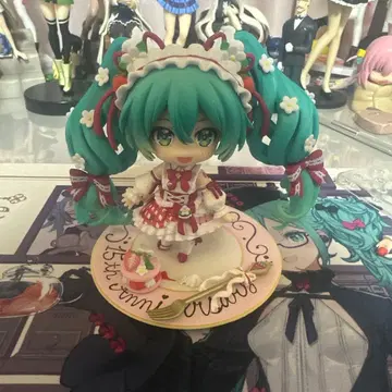 하츠네 미쿠 스트로베리 케이크 피규어