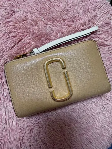 THE MARC JACOBS 이단 접이식 지갑 베이지