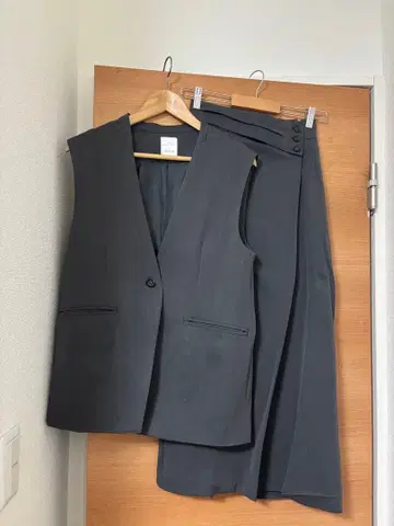 Techichi 베스트 스커트 셋업