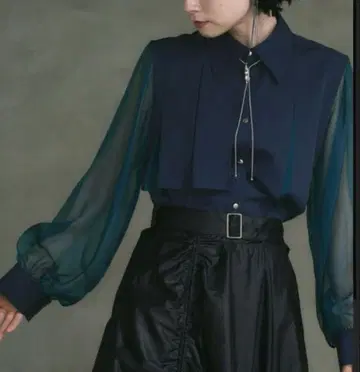 HARE 시어 절개 플리츠 셔츠 블루