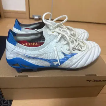 모렐리아 네오 4B Elite 화이트/블루 스파이크