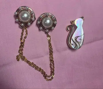 고양이 모양 브로치와 펄 귀찌 세트
