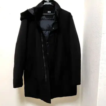 UNIQLO 블랙 다운 자켓 후드 부착