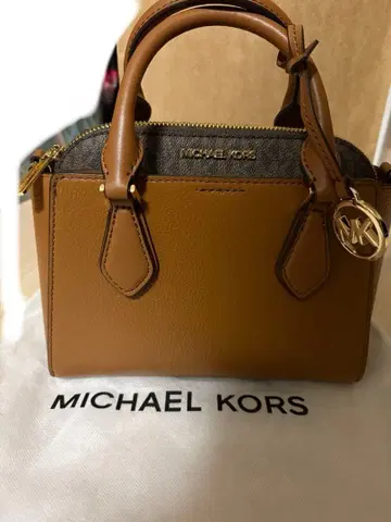 MICHAEL KORS 브라운 핸드백