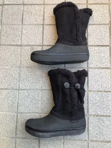 crocs 블랙 부츠 복슬복슬 보아 무스탕 블랙 W8 24cm
