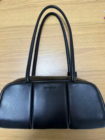 아드카라무 블랙 토트백