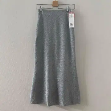 택 포함 새상품 emmi 에미 라메 니트 내로우 스커트 실버