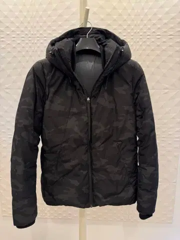 INHERIT 블랙 카모플라쥬 다운 자켓 L