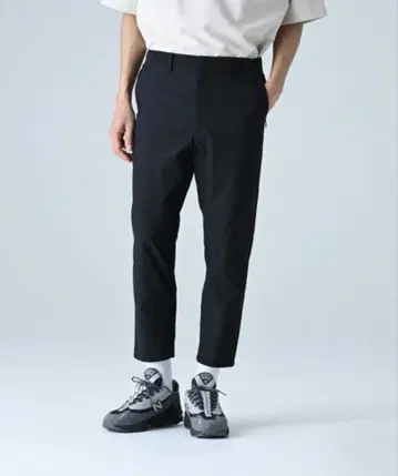 새상품 뉴발란스 MET24 슬림 테이퍼드 핏