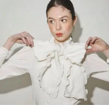 MIRO AMURETTE 빅 리본 블라우스