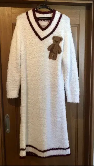 화이트 V넥 파자마 곰 자수 베어