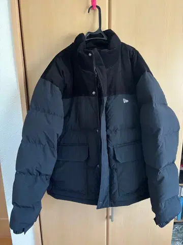 뉴에라 다운 자켓 XL 블랙/그레이