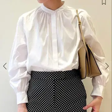 투모로우랜드 화이트 스탠드 셔츠