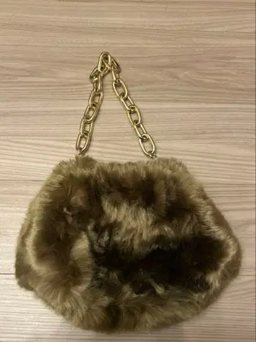 a point etc. 퍼 숄더백