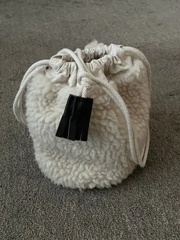 TEMBEA 울 보아 숄더백 화이트