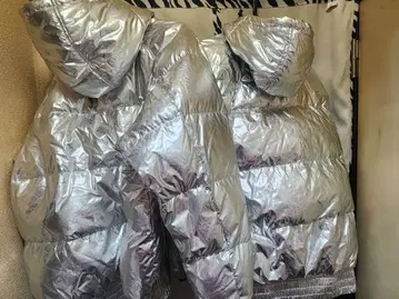GAP의 실버 다운 자켓 후드 부착 L과 M 사이즈