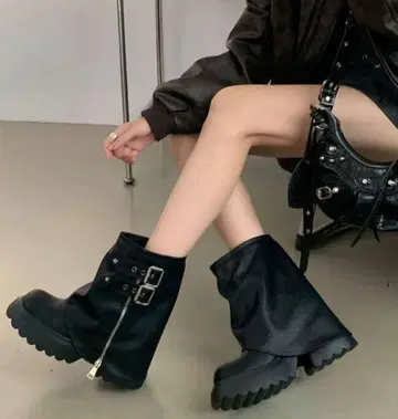 [ 새상품 ] 인기 cocomomo 통굽 부츠 버클 포함