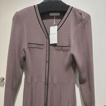 에니시스 미사용 새상품 코코아색 니트 원피스 V넥