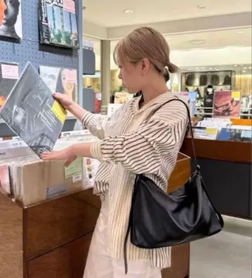 ear PAPILLONNER 이아파피요네 2WAY 가죽 숄더백