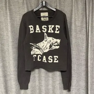 BASKET CASE 다크 브라운 크롭 스웨터
