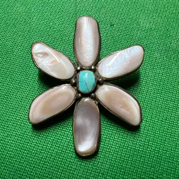 쉘과 터콰이즈 꽃 모양 펜던트