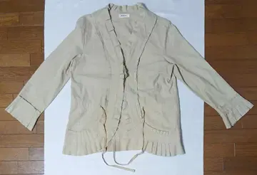 잉게보그 노카라 스웨이드풍 프릴 베이지 자켓