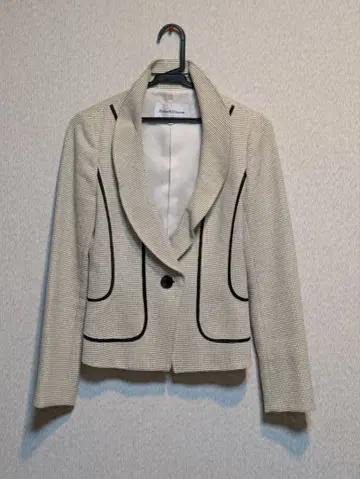 [ 새상품급 ] 핑키앤다이안 입체 컬러의 타이트 자켓